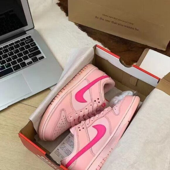 NEW Nike Dunk Low Triple Pink GS - Picture 4 of 5